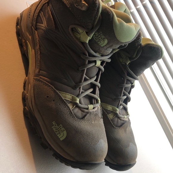 Size 8 North Face Hikers! - Picture 1 of 4